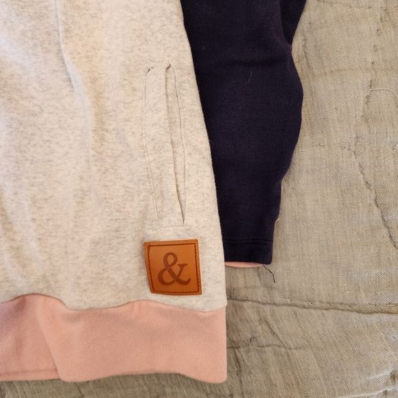 & Colorblock Hoodie with Pocket Small - Picture 4 of 8